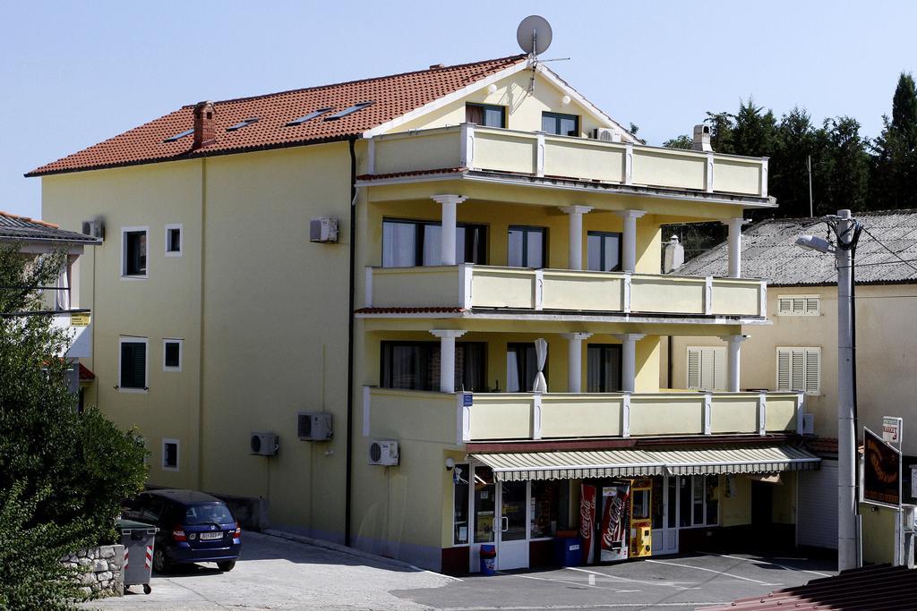 Apartments Ribaric Rab Town Eksteriør billede